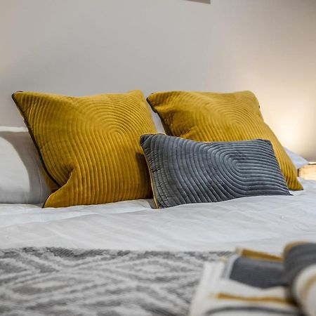 Private Ground Floor Main Door Entrance - Spacious 2 Bedroom Property - The Shore, Leith Edimburgo Esterno foto