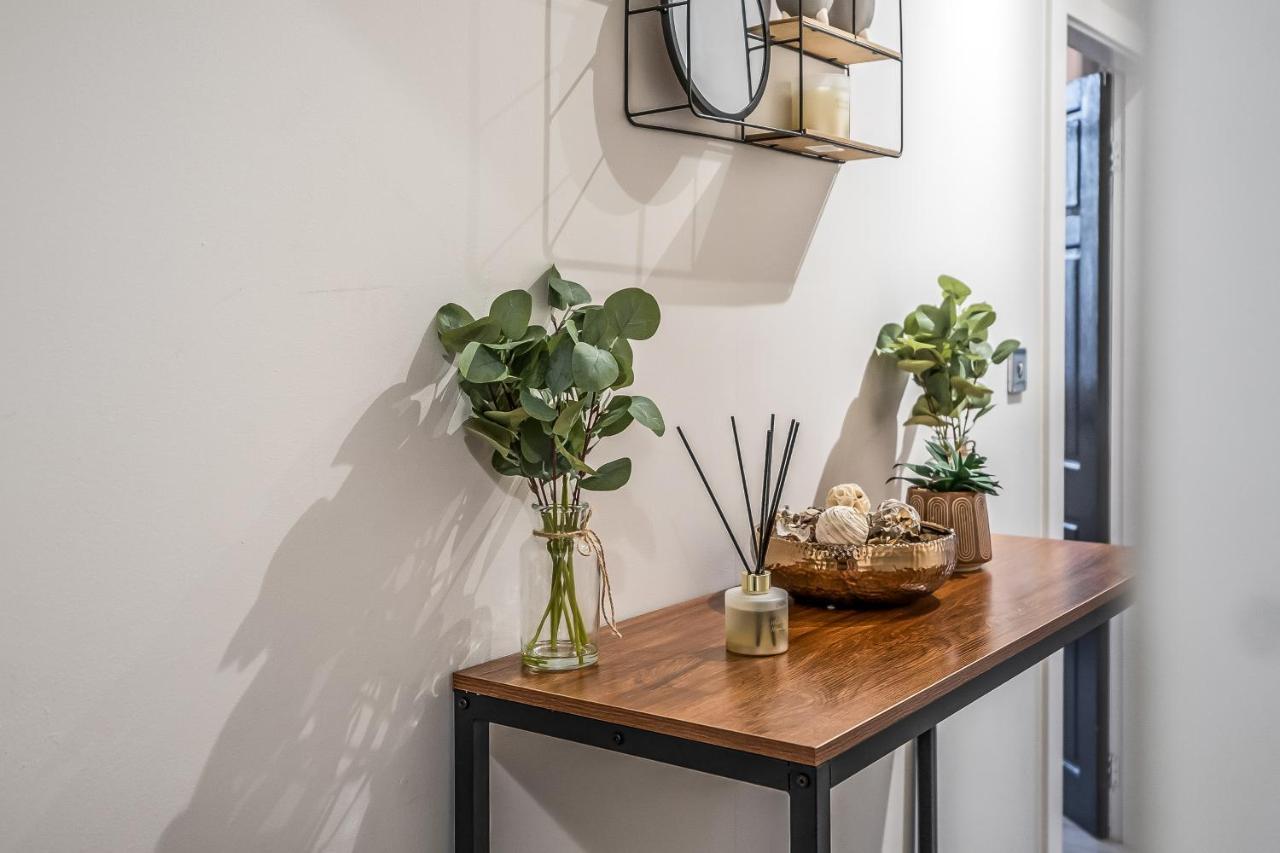 Private Ground Floor Main Door Entrance - Spacious 2 Bedroom Property - The Shore, Leith Edimburgo Esterno foto