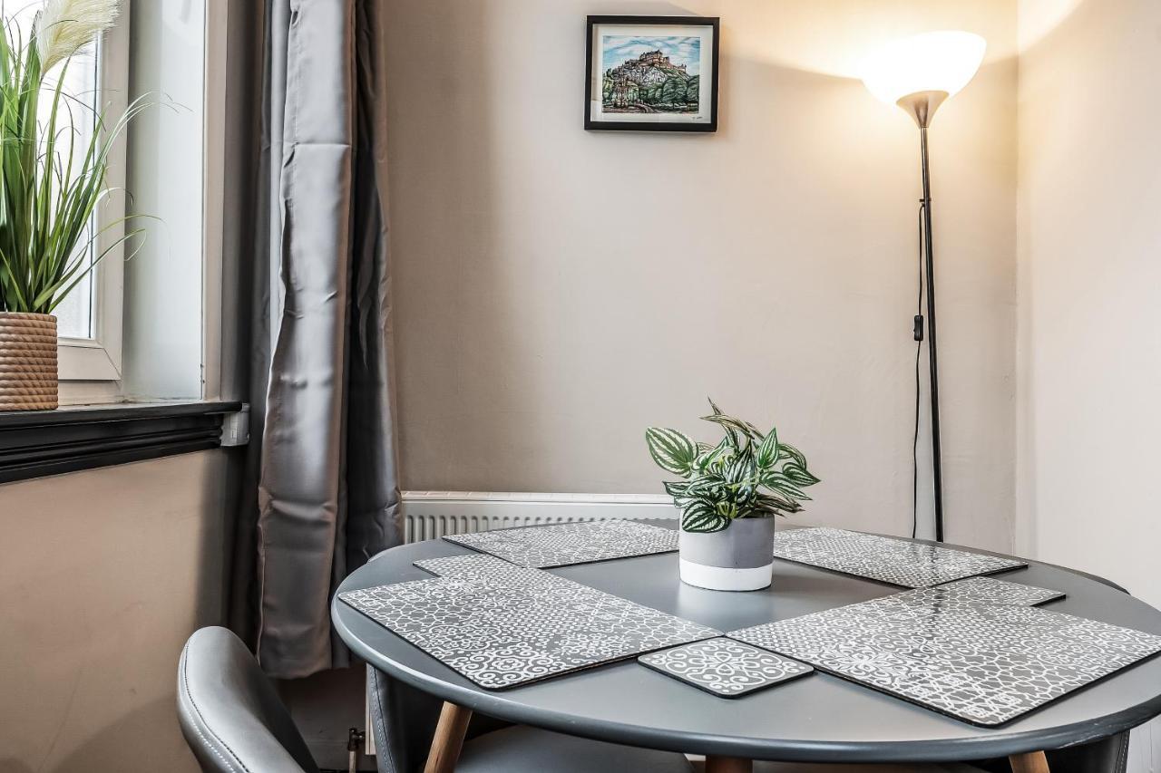Private Ground Floor Main Door Entrance - Spacious 2 Bedroom Property - The Shore, Leith Edimburgo Esterno foto