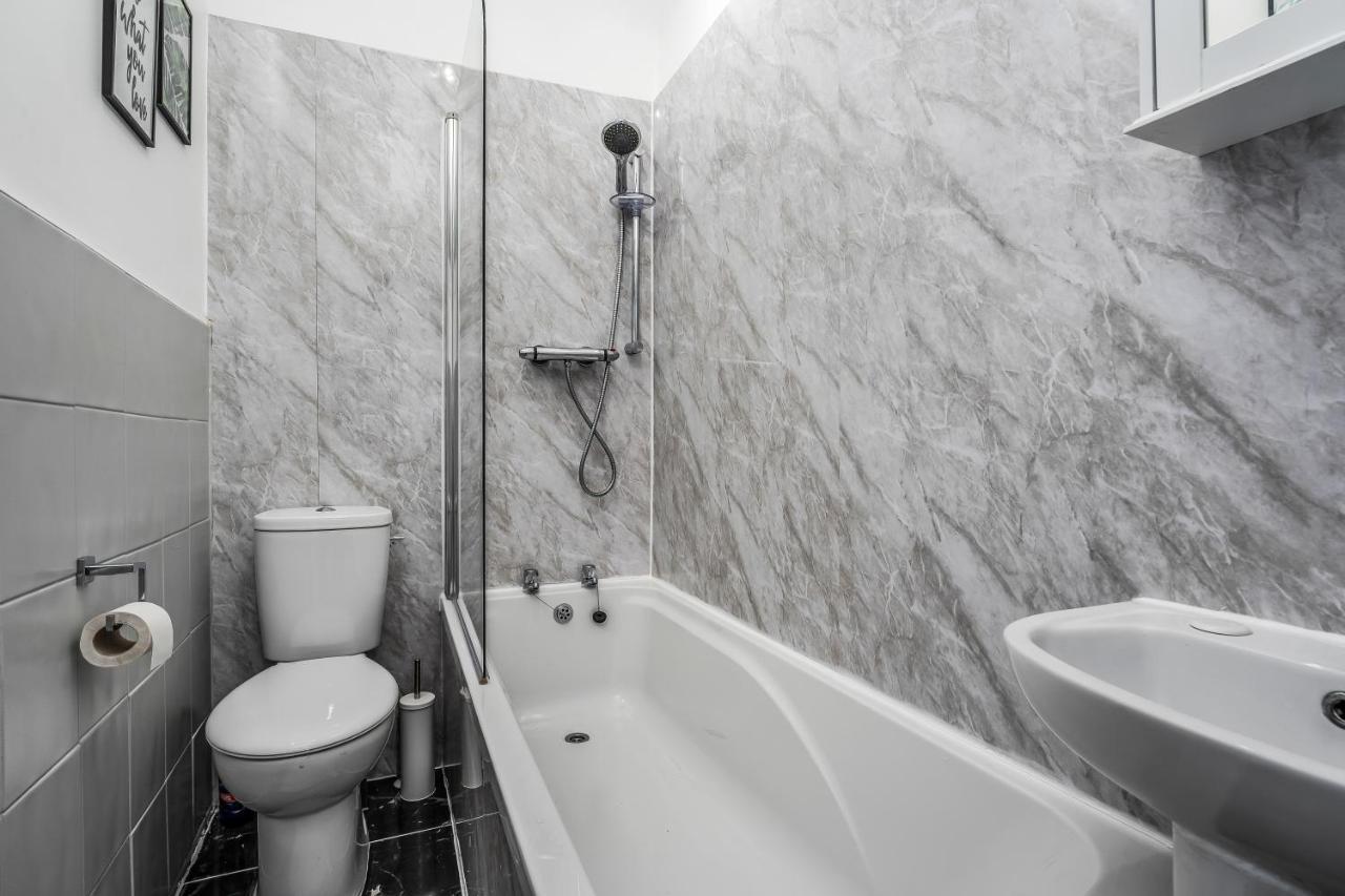 Private Ground Floor Main Door Entrance - Spacious 2 Bedroom Property - The Shore, Leith Edimburgo Esterno foto