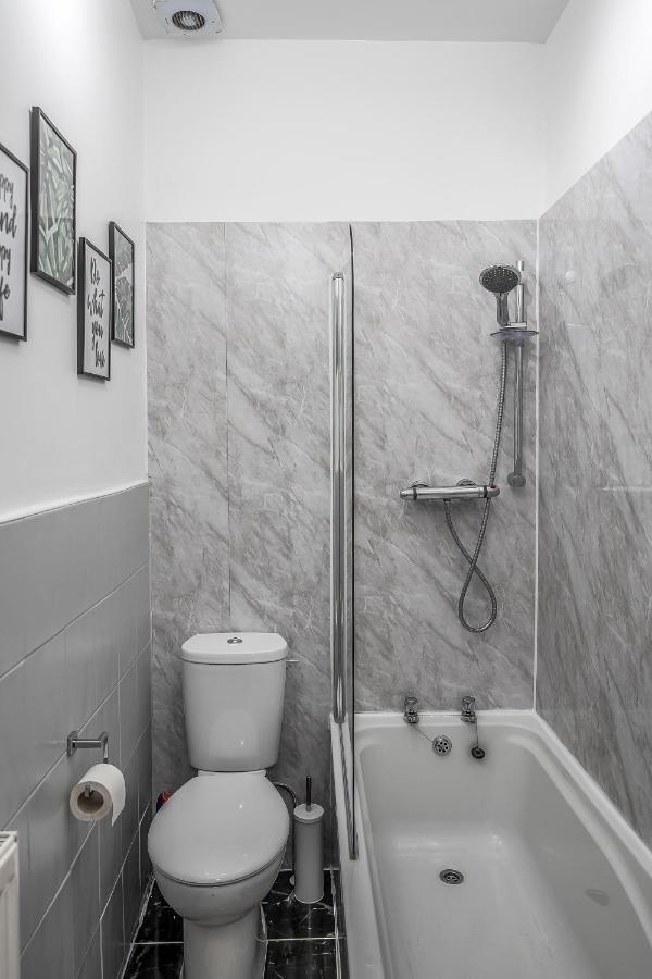 Private Ground Floor Main Door Entrance - Spacious 2 Bedroom Property - The Shore, Leith Edimburgo Esterno foto